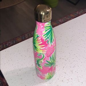 Lilly Pulitzer swell bottle 17 oz